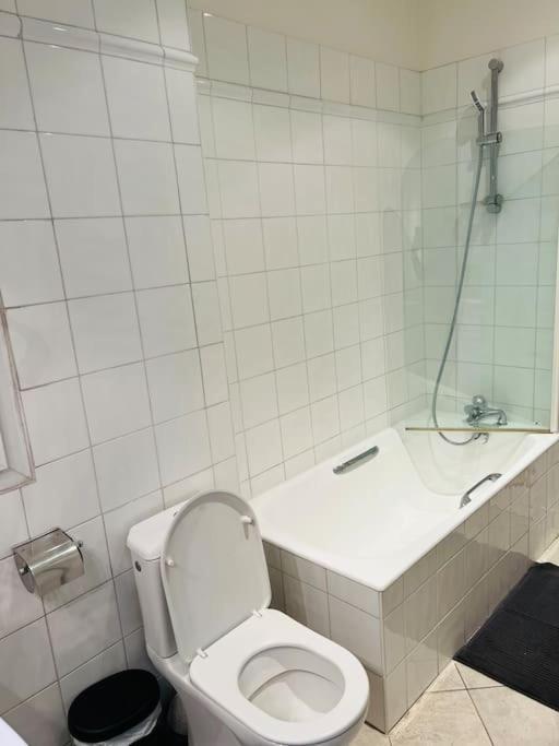 Au Pied De La Tour Eiffel Apartment Париж Екстериор снимка